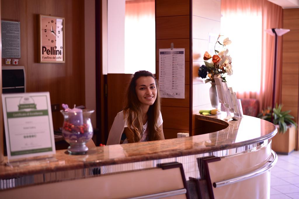 Hotel Gabry Червия Экстерьер фото