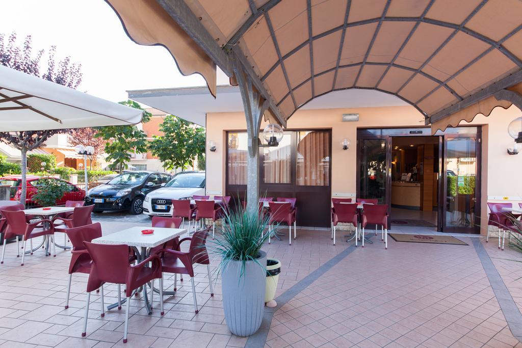 Hotel Gabry Червия Экстерьер фото