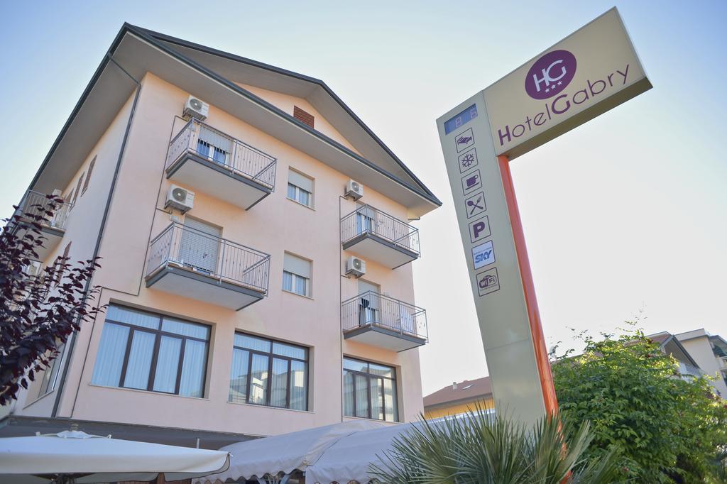 Hotel Gabry Червия Экстерьер фото